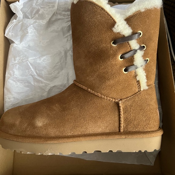 women’s uggs - Picture 2 of 4